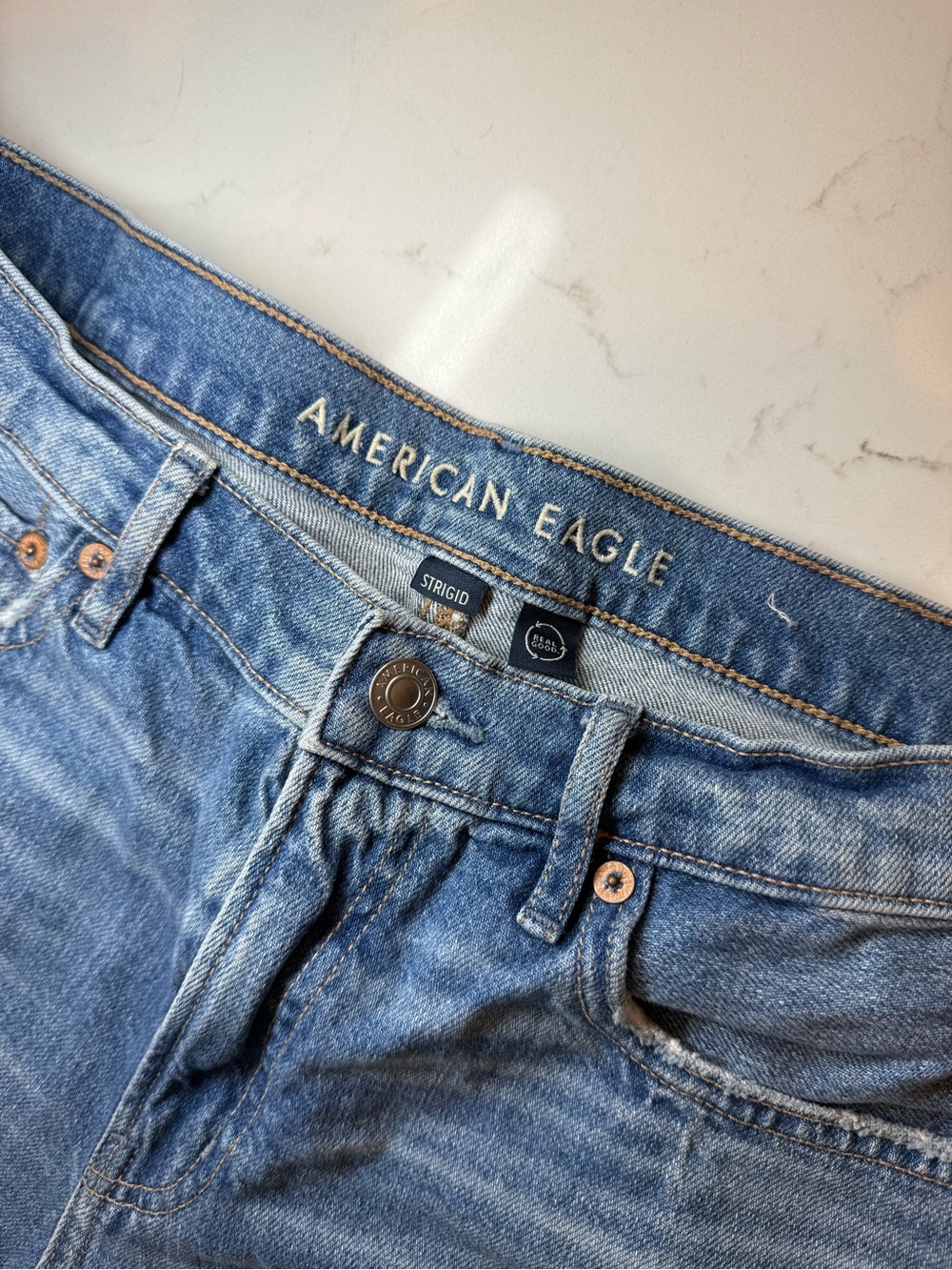AE Strigid Super High-Waisted Relaxed Denim Short - Picture 3 of 9